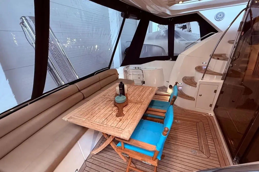 2005 Sunseeker Manhattan 50 Yacht For Sale in Hellevoetsluis 2005 Sunseeker Manhattan 50 Yacht For Sale in Hellevoetsluis