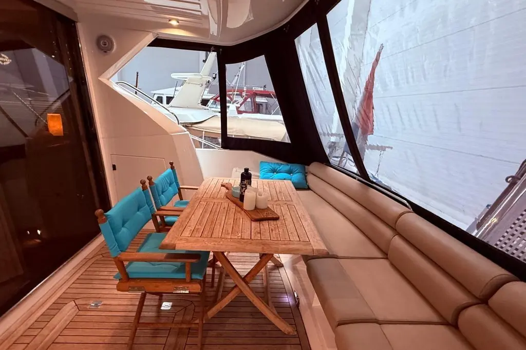 2005 Sunseeker Manhattan 50 Yacht For Sale in Hellevoetsluis 2005 Sunseeker Manhattan 50 Yacht For Sale in Hellevoetsluis
