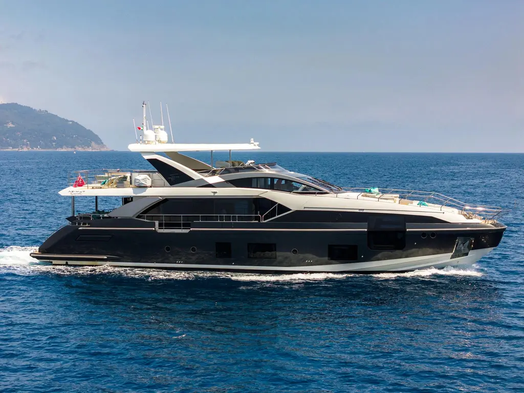 27 METRI 2019 Azimut Grande 27M Yacht For Sale in Imperia 27 METRI 2019 Azimut Grande 27M Yacht For Sale in Imperia