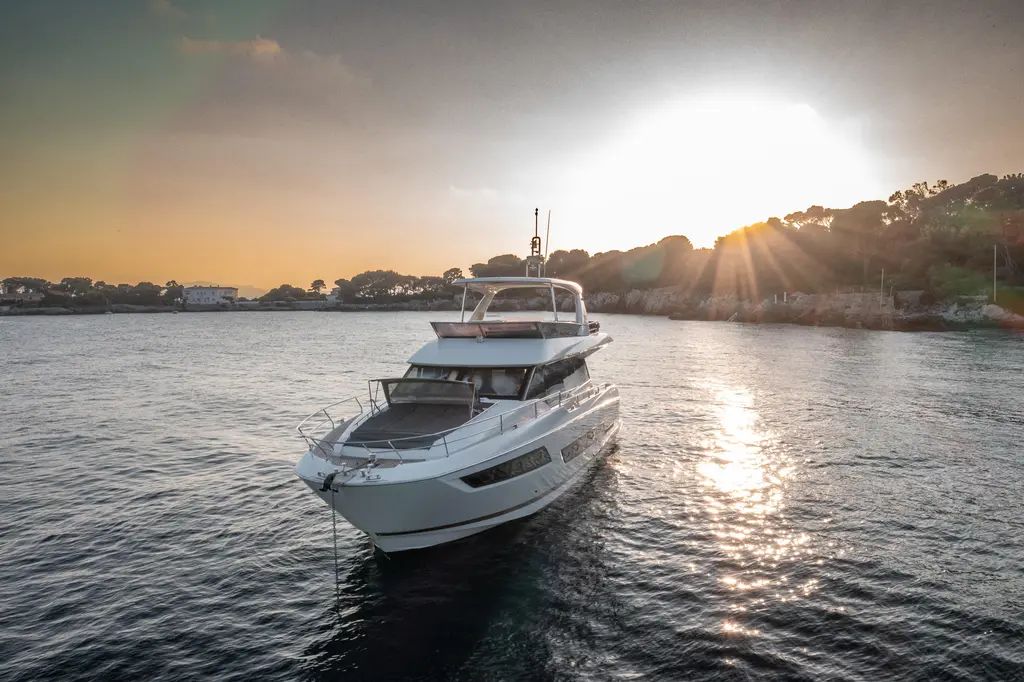 2016 Prestige 680 Yacht For Sale in Antibes 2016 Prestige 680 Yacht For Sale in Antibes