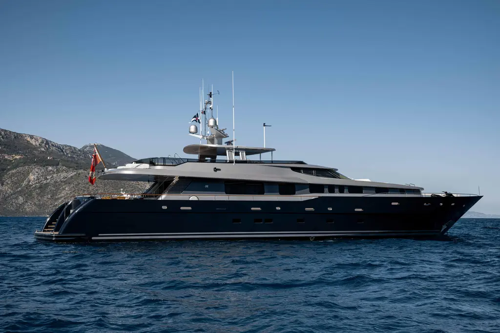 AURA 2006 Alloy Yachts AY32 Yacht For Sale in Monaco AURA 2006 Alloy Yachts AY32 Yacht For Sale in Monaco