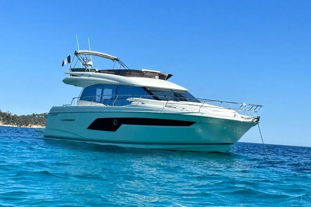 2022 Prestige 520 Yacht For Sale in Hyères 83 2022 Prestige 520 Yacht For Sale in Hyères 83
