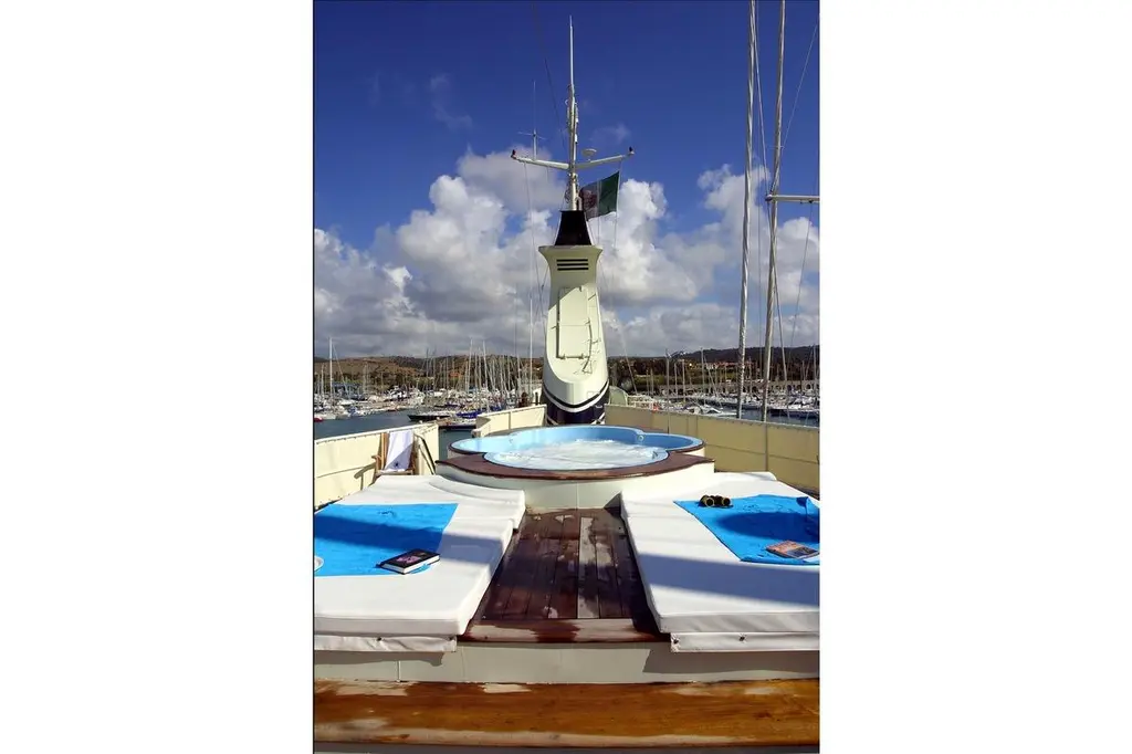 1962 Benetti M. & B. Benetti 33 Tug Explorer Yacht For Sale in Olbia IT-SS 1962 Benetti M. & B. Benetti 33 Tug Explorer Yacht For Sale in Olbia IT-SS