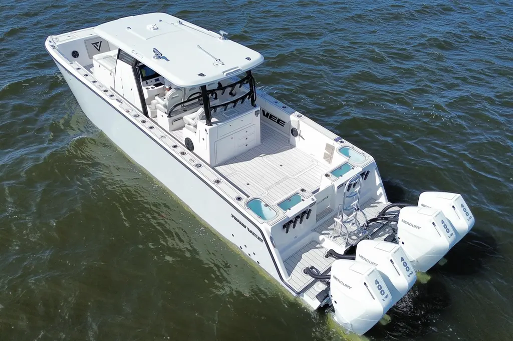 White Hull 2025 Twin Vee 400 GFX2 CC Yacht For Sale in Stuart FL White Hull 2025 Twin Vee 400 GFX2 CC Yacht For Sale in Stuart FL