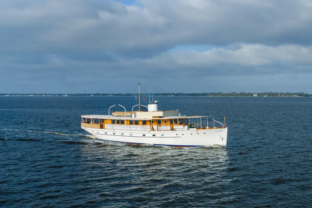 INNISFAIL 1939 Trumpy Mathis Trumpy Fantail Yacht For Sale in Jacksonville FL