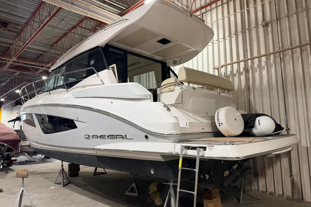 2019 Regal 42 Grande Coupe Yacht For Sale in Kelowna BC 2019 Regal 42 Grande Coupe Yacht For Sale in Kelowna BC