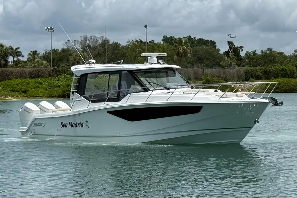 BOSTON WHALER 405 CONQUEST 2023 Boston Whaler 405 Conquest Yacht For Sale in Sarasota FL BOSTON WHALER 405 CONQUEST 2023 Boston Whaler 405 Conquest Yacht For Sale in Sarasota FL