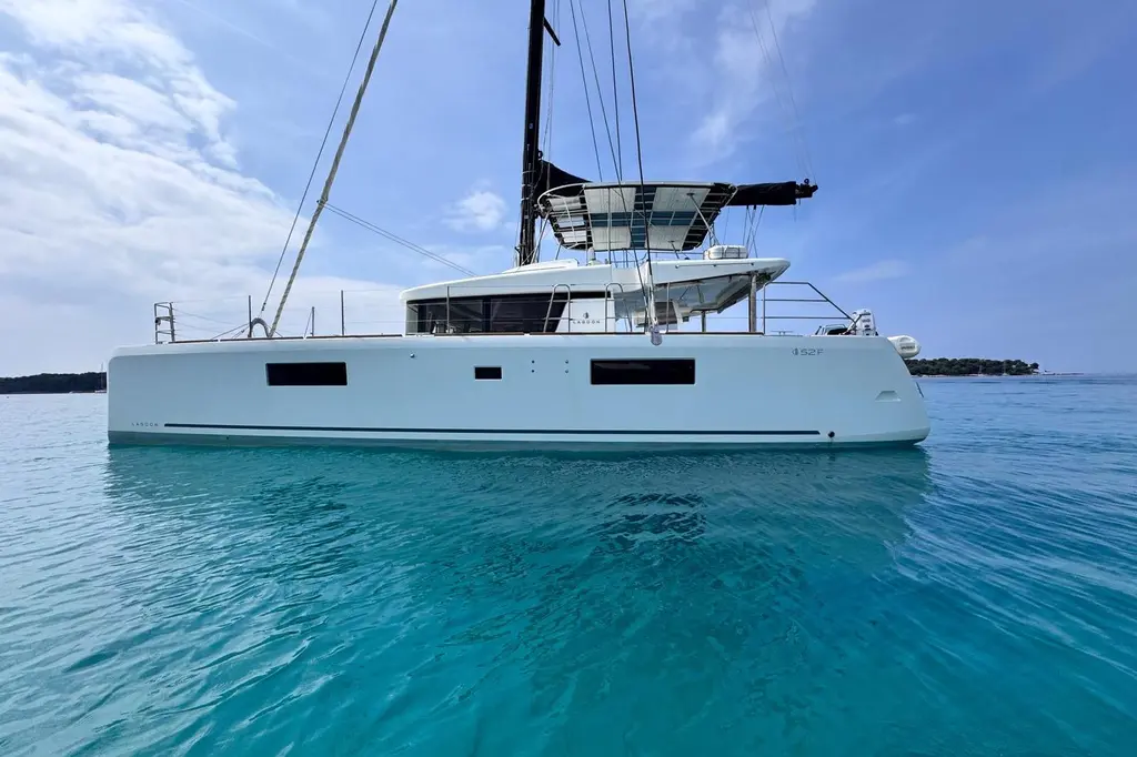 2022 lagoon 52 f zanzibar hy egrave res 83 for sale