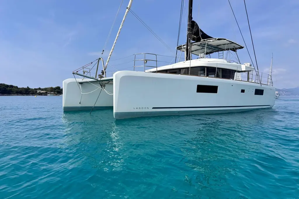 ZANZIBAR 2022 Lagoon 52 F Yacht For Sale in Hy?res 83 ZANZIBAR 2022 Lagoon 52 F Yacht For Sale in Hy?res 83
