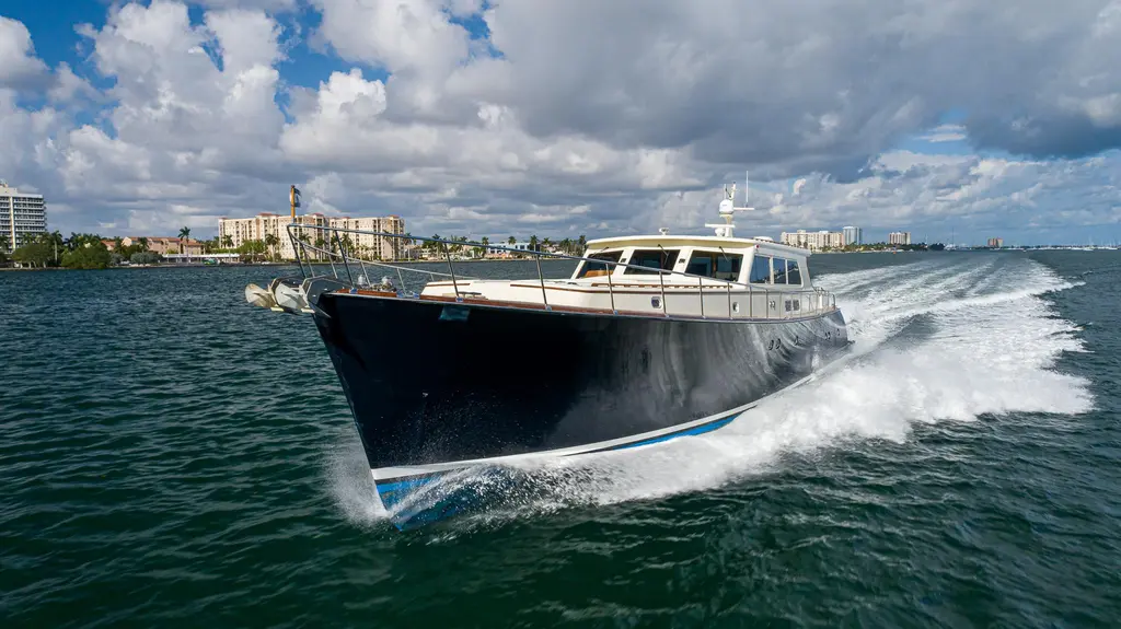 ESSENCE 2006 Vicem 85 Classic Yacht For Sale in Palm Beach FL ESSENCE 2006 Vicem 85 Classic Yacht For Sale in Palm Beach FL