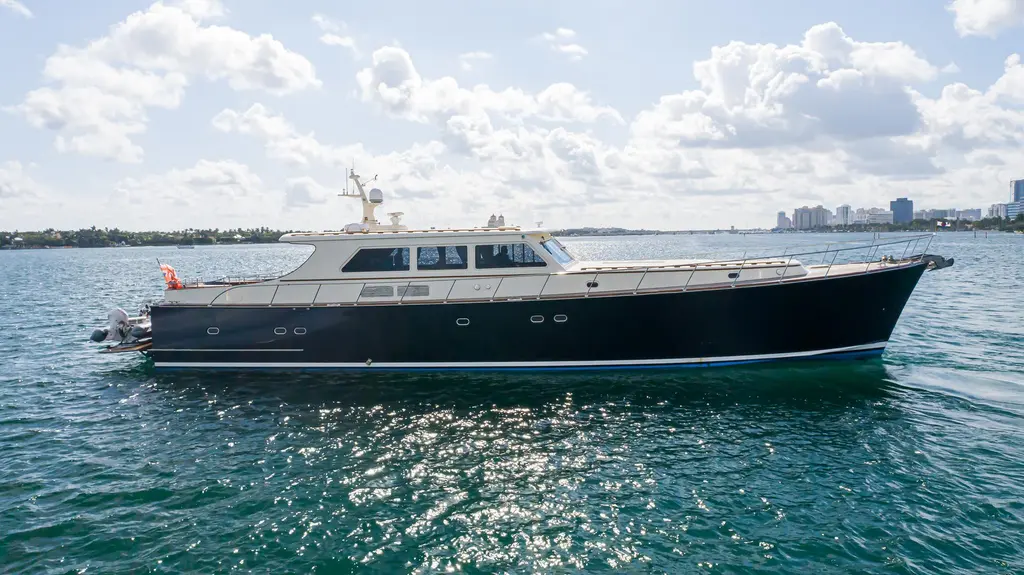 ESSENCE 2006 Vicem 85 Classic Yacht For Sale in Palm Beach FL ESSENCE 2006 Vicem 85 Classic Yacht For Sale in Palm Beach FL