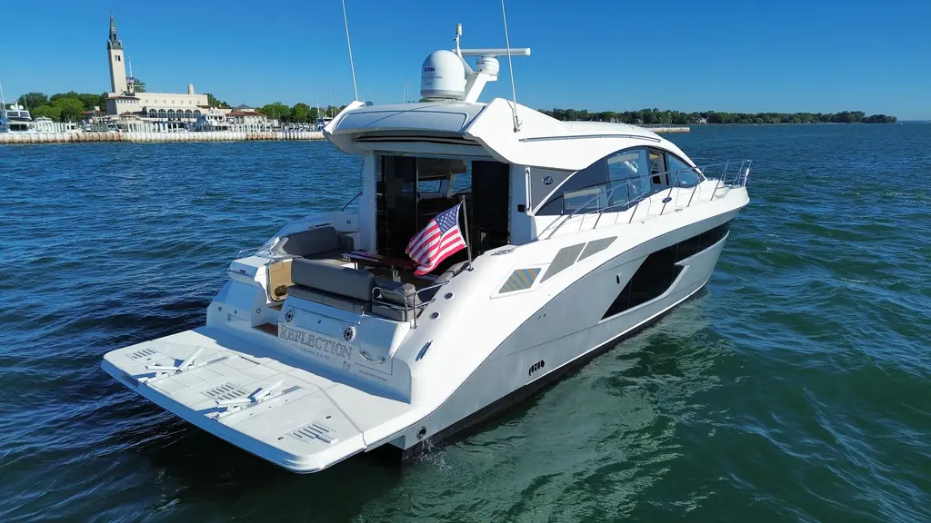REFLECTION 2019 Sea Ray Sundancer 520 Yacht For Sale in Grosse Pointe Shores MI REFLECTION 2019 Sea Ray Sundancer 520 Yacht For Sale in Grosse Pointe Shores MI