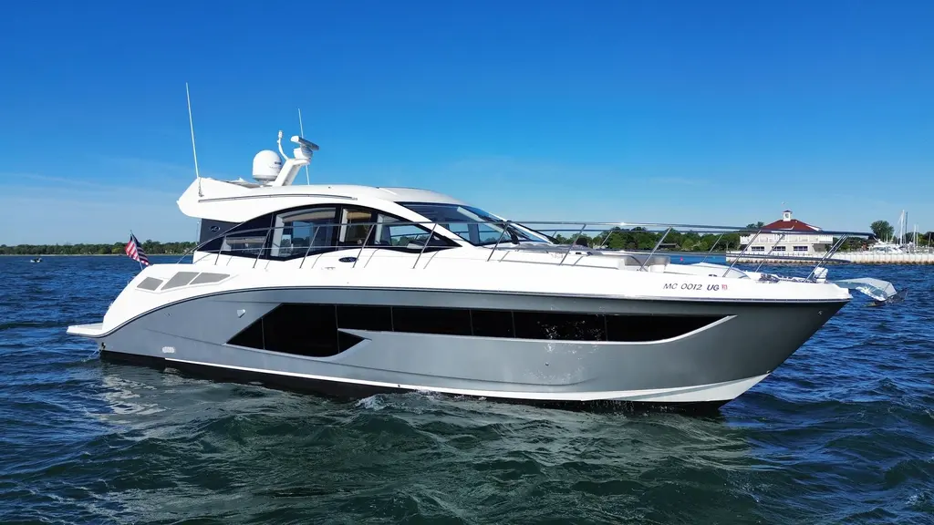 REFLECTION 2019 Sea Ray Sundancer 520 Yacht For Sale in Grosse Pointe Shores MI REFLECTION 2019 Sea Ray Sundancer 520 Yacht For Sale in Grosse Pointe Shores MI