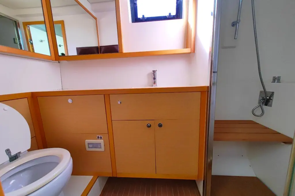 2015 Lagoon 560 S2 Yacht For Sale in Sanya 2015 Lagoon 560 S2 Yacht For Sale in Sanya