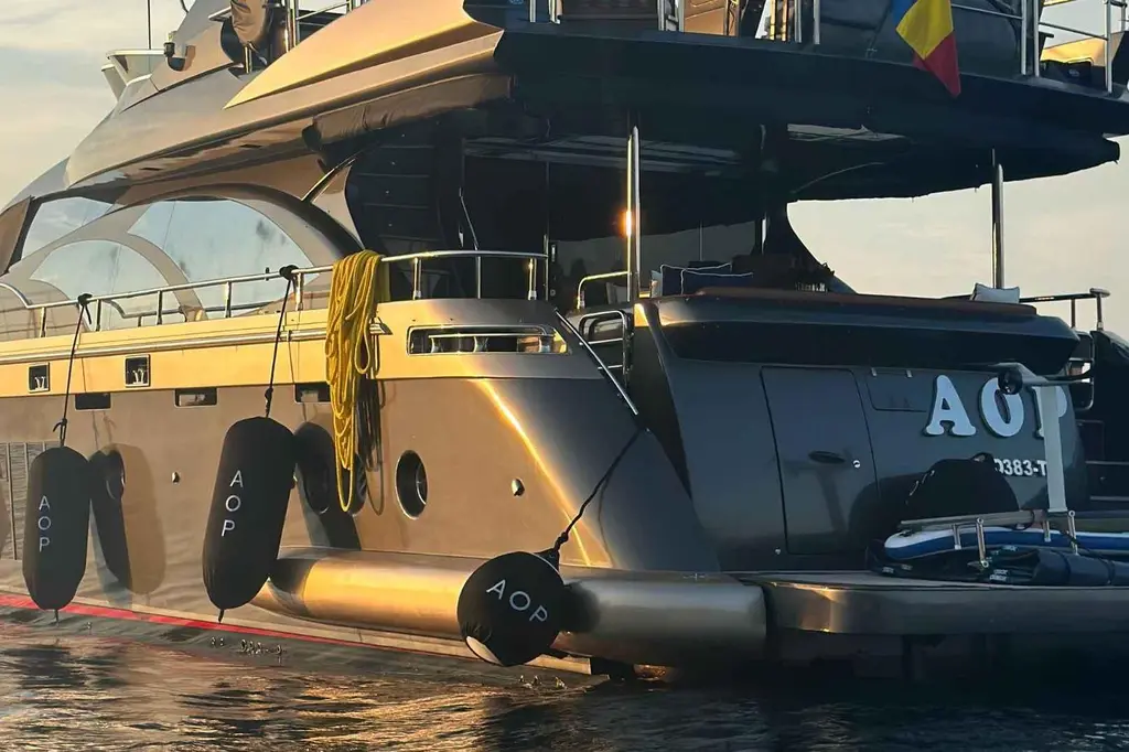 AOP 2011 Azimut Fly 78 Yacht For Sale in Sithonia 
