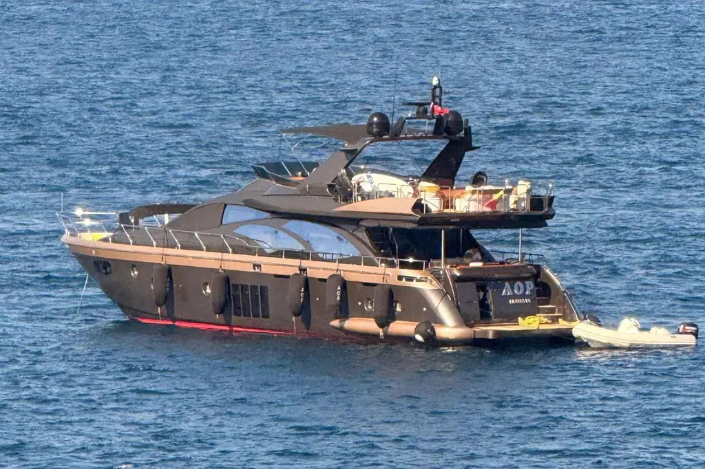 AOP 2011 Azimut Fly 78 Yacht For Sale in Sithonia 