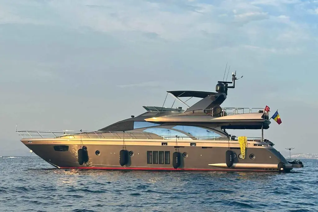 AOP 2011 Azimut Fly 78 Yacht For Sale in Sithonia 