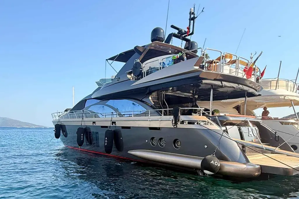 AOP 2011 Azimut Fly 78 Yacht For Sale in Sithonia 