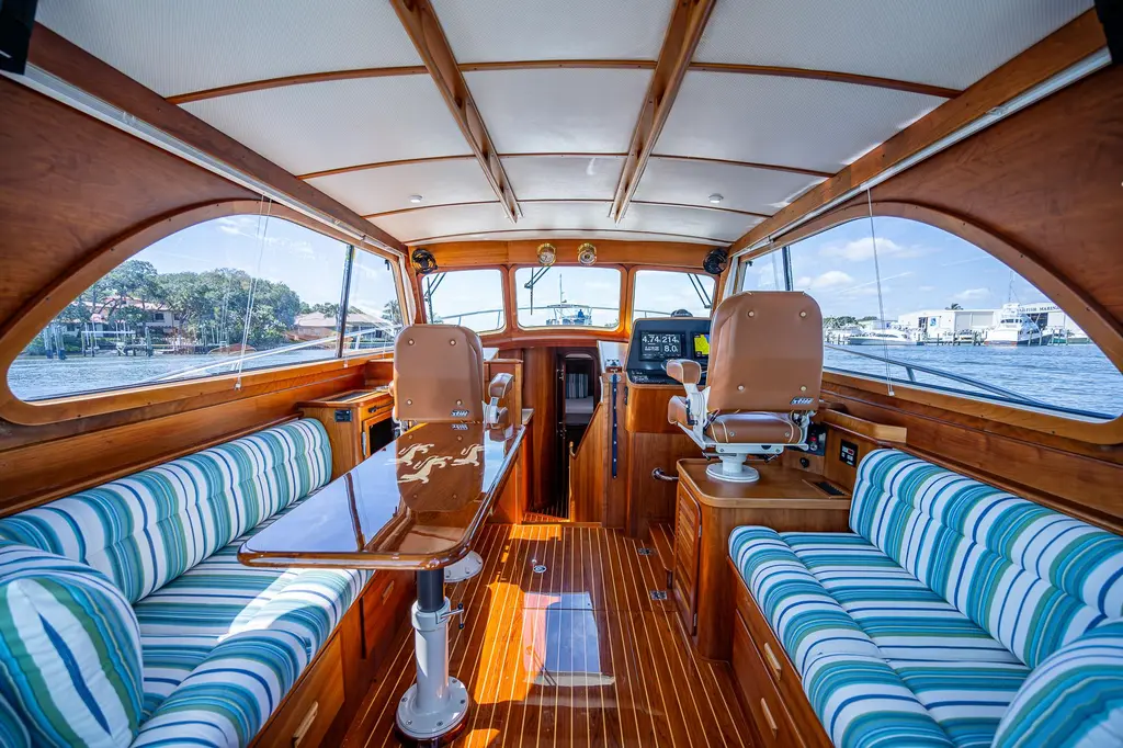 LIONHEART 2008 Hinckley Talaria 44 MKII Flybridge Yacht For Sale in Portsmouth RI LIONHEART 2008 Hinckley Talaria 44 MKII Flybridge Yacht For Sale in Portsmouth RI