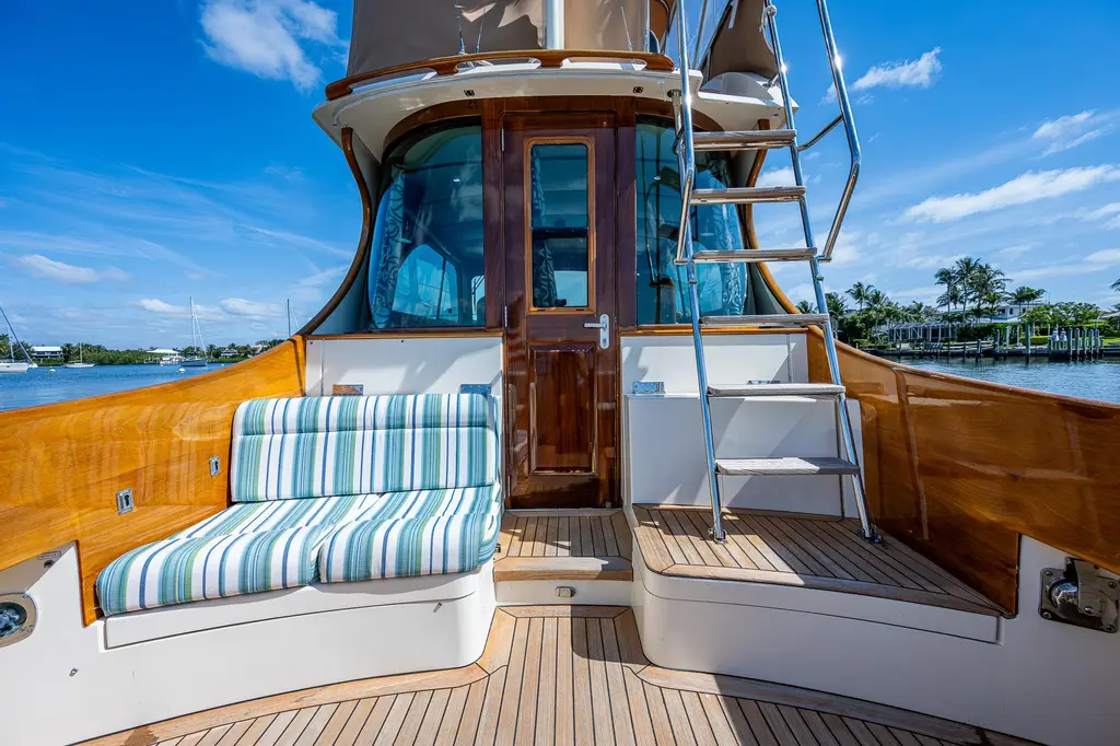 LIONHEART 2008 Hinckley Talaria 44 MKII Flybridge Yacht For Sale in Portsmouth RI LIONHEART 2008 Hinckley Talaria 44 MKII Flybridge Yacht For Sale in Portsmouth RI