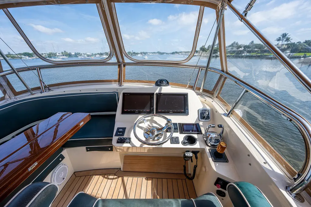LIONHEART 2008 Hinckley Talaria 44 MKII Flybridge Yacht For Sale in Portsmouth RI LIONHEART 2008 Hinckley Talaria 44 MKII Flybridge Yacht For Sale in Portsmouth RI