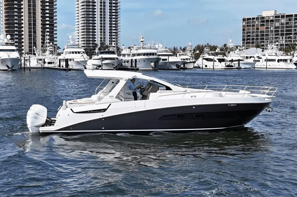 Cinza 2020 Azimut Verve 40 Yacht For Sale in Palm Beach Gardens FL Cinza 2020 Azimut Verve 40 Yacht For Sale in Palm Beach Gardens FL