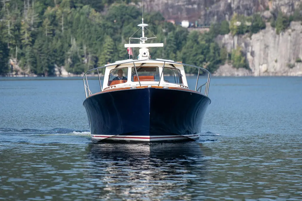 CHIC 2003 Hinckley Talaria 44 Yacht For Sale in Rouses Point NY CHIC 2003 Hinckley Talaria 44 Yacht For Sale in Rouses Point NY