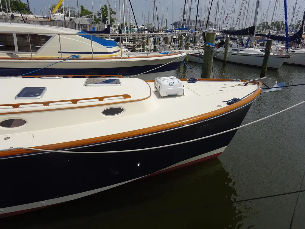 FINE TIME 2002 Hinckley Talaria 44 Flybridge Yacht For Sale in Stuart FL FINE TIME 2002 Hinckley Talaria 44 Flybridge Yacht For Sale in Stuart FL