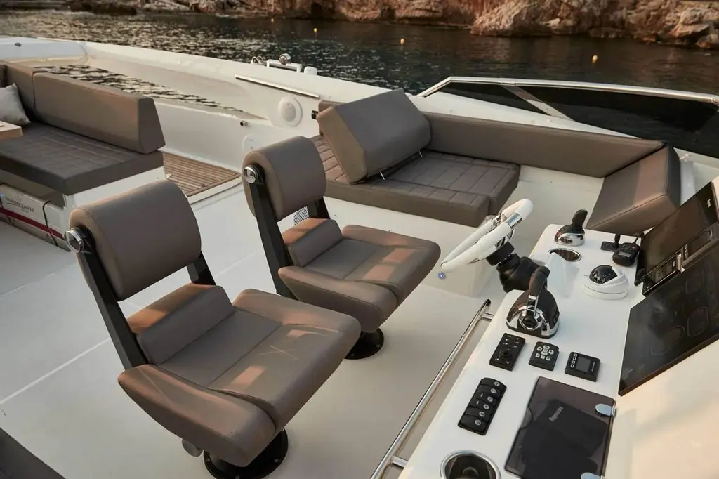  2019 Prestige 680S Yacht For Sale in Marina di imperia IT-IM