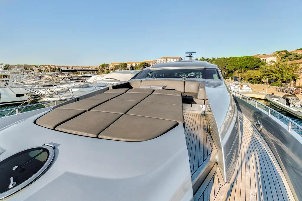 2012 Pershing 92 Yacht For Sale in Six-Fours-les-Plages 83 2012 Pershing 92 Yacht For Sale in Six-Fours-les-Plages 83
