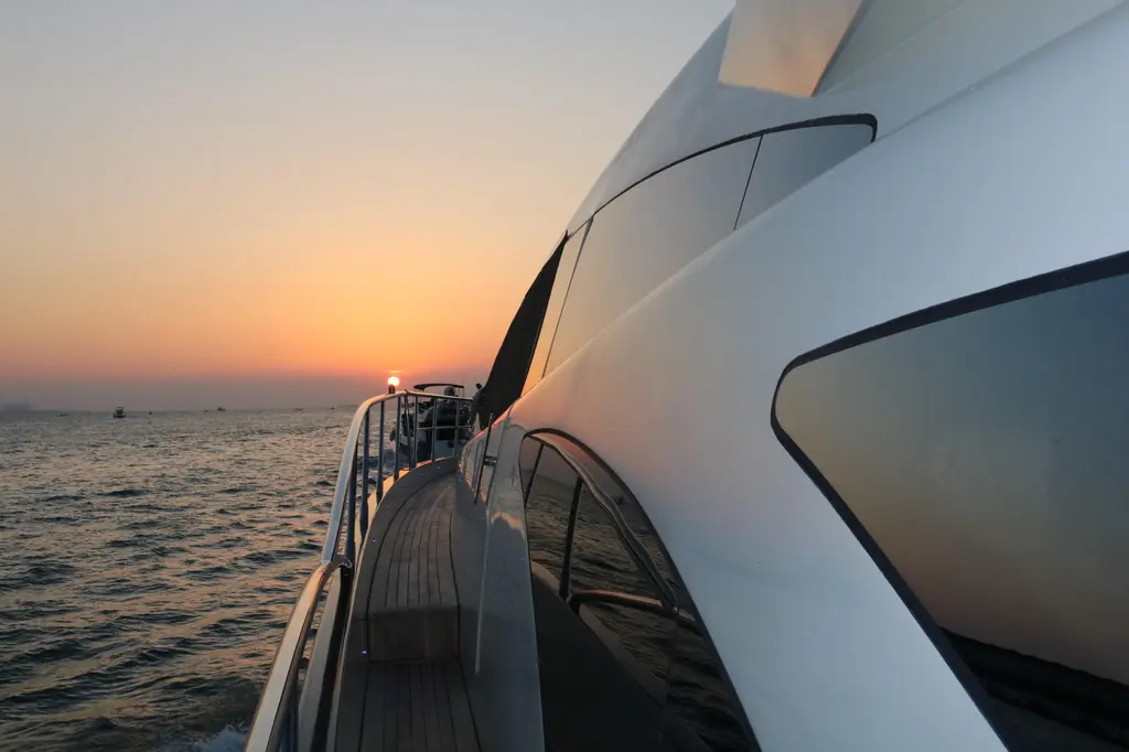 SIMONA 2003 Azimut 98 Leonardo Yacht For Sale in Dubai SIMONA 2003 Azimut 98 Leonardo Yacht For Sale in Dubai