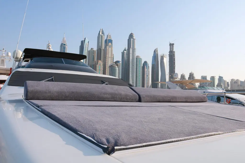 SIMONA 2003 Azimut 98 Leonardo Yacht For Sale in Dubai SIMONA 2003 Azimut 98 Leonardo Yacht For Sale in Dubai