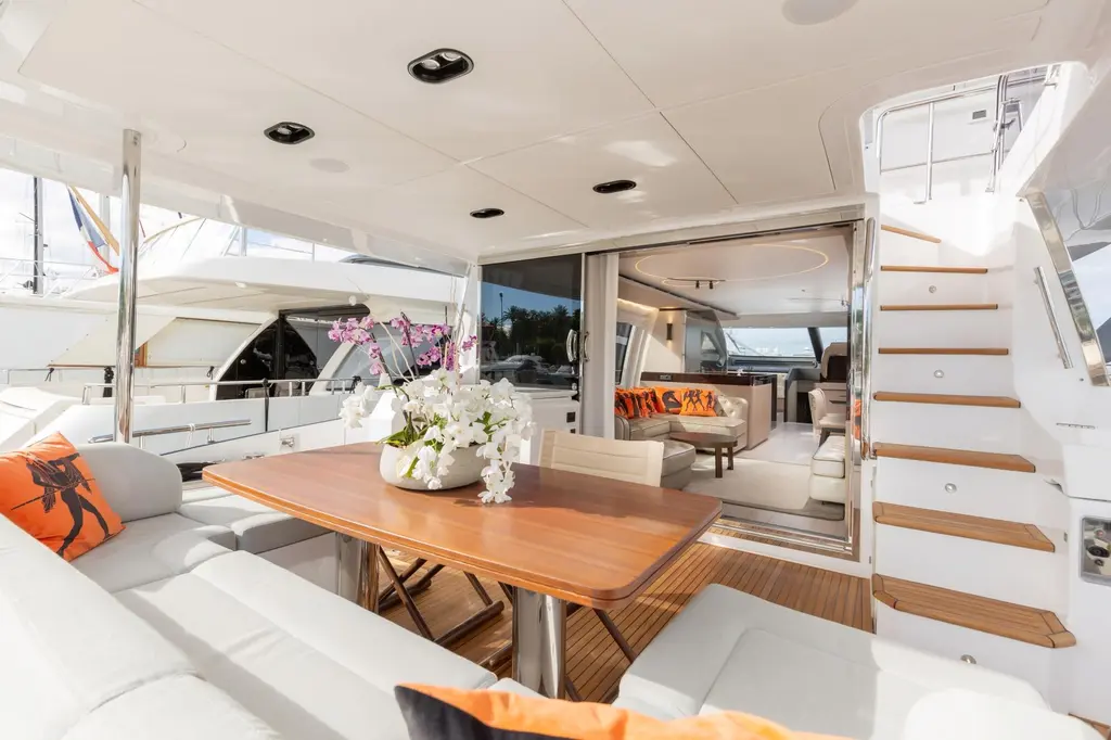 Solstice 2020 Azimut 72 Yacht For Sale in Golfe Juan Solstice 2020 Azimut 72 Yacht For Sale in Golfe Juan