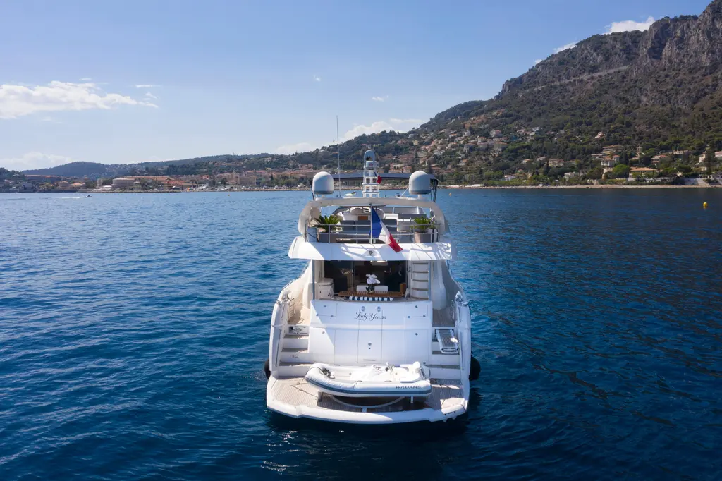 LADY YOUSRA 2003 Sunseeker 82 Yacht Yacht For Sale in Cannes 06 LADY YOUSRA 2003 Sunseeker 82 Yacht Yacht For Sale in Cannes 06