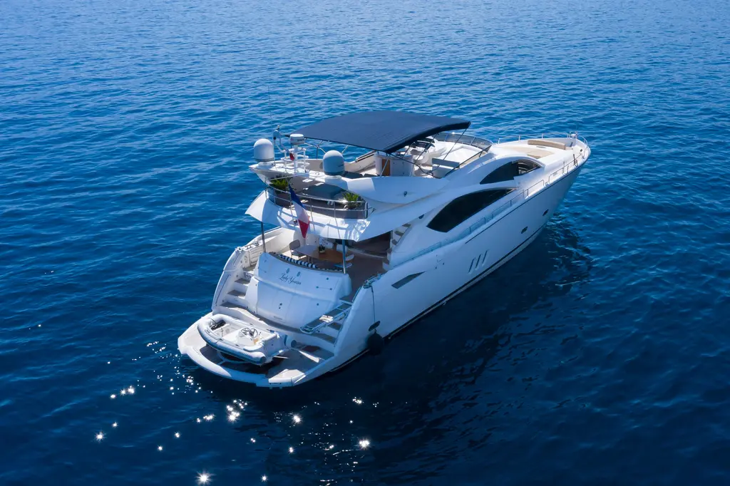 LADY YOUSRA 2003 Sunseeker 82 Yacht Yacht For Sale in Cannes 06 LADY YOUSRA 2003 Sunseeker 82 Yacht Yacht For Sale in Cannes 06