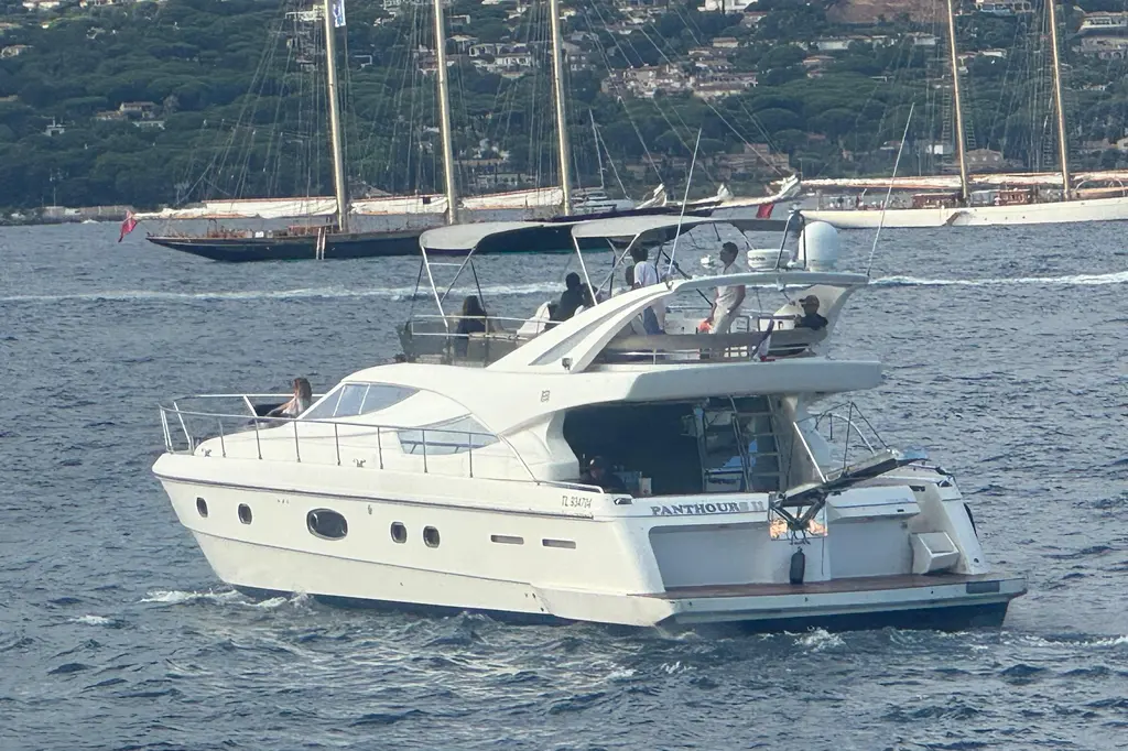 2003 Ferretti Yachts 620 Yacht For Sale in Saint-Tropez 83 2003 Ferretti Yachts 620 Yacht For Sale in Saint-Tropez 83