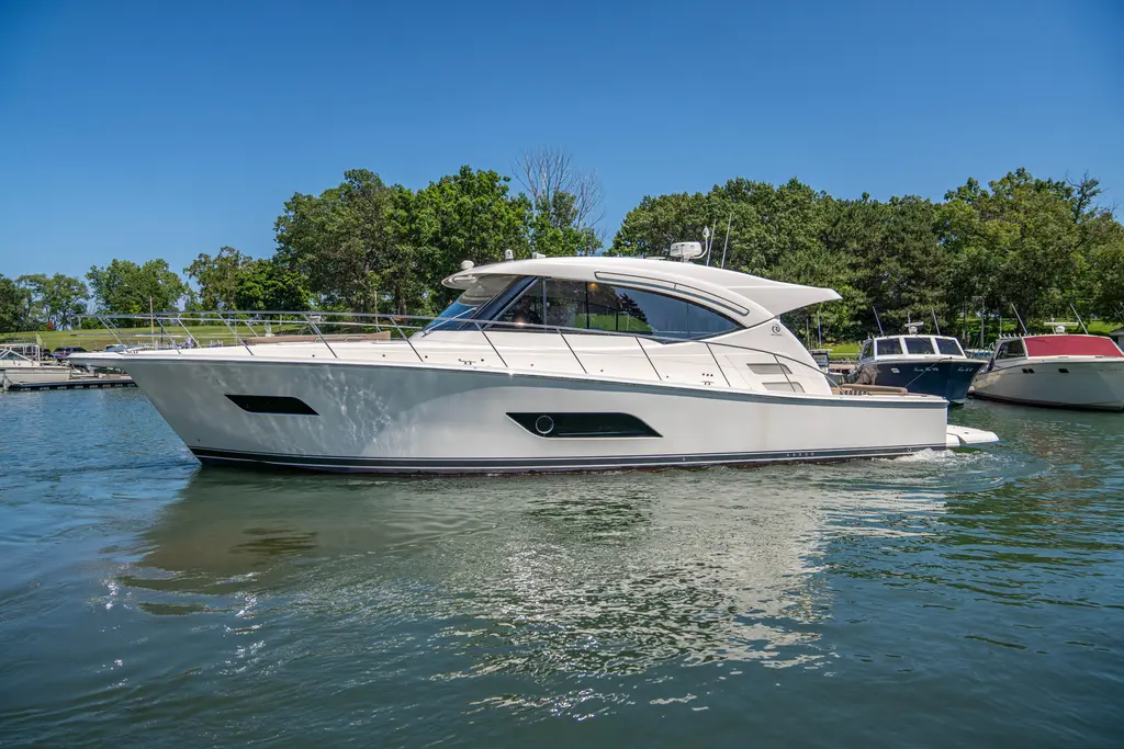 2020 Riviera 525 SUV Yacht For Sale in Waukegan IL 2020 Riviera 525 SUV Yacht For Sale in Waukegan IL