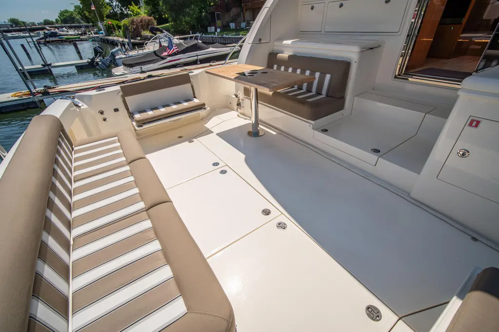 2020 Riviera 525 SUV Yacht For Sale in Waukegan IL 2020 Riviera 525 SUV Yacht For Sale in Waukegan IL